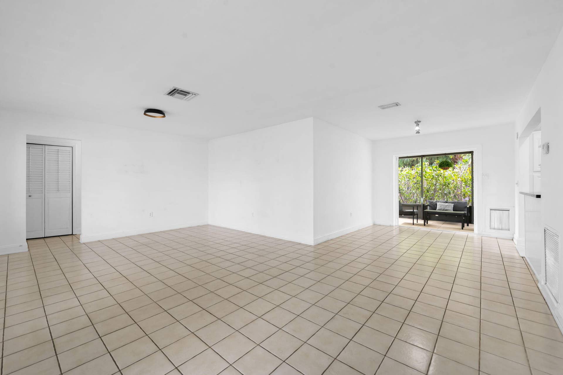 4031 NE 15TH Avenue, Oakland Park, FL 33334 18-web-or-mls-DSC_4093