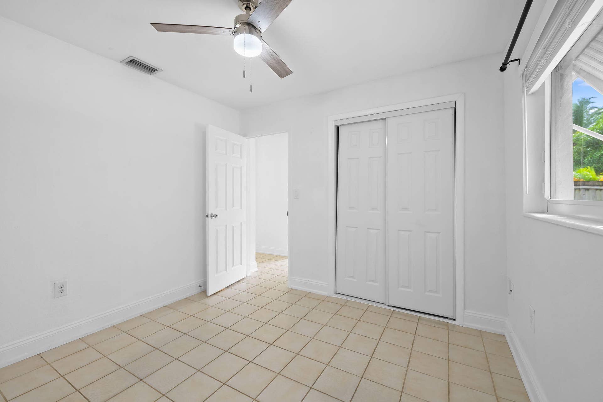 4031 NE 15TH Avenue, Oakland Park, FL 33334 17-web-or-mls-DSC_4081
