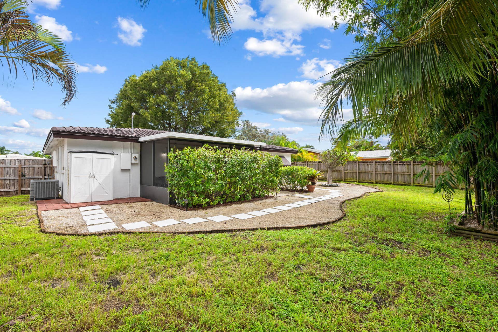 4031 NE 15TH Avenue, Oakland Park, FL 33334 6-web-or-mls-DSC_4019