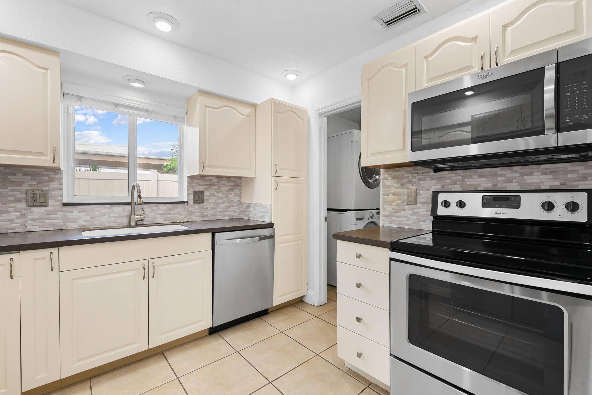 4031 NE 15TH Avenue, Oakland Park, FL 33334 21-web-or-mls-DSC_4108