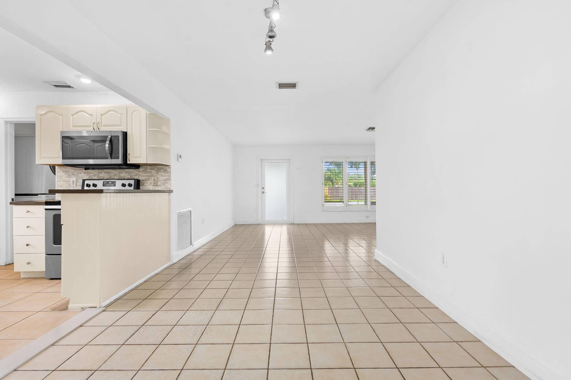 4031 NE 15TH Avenue, Oakland Park, FL 33334 22-web-or-mls-DSC_4113
