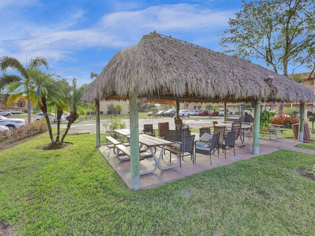 6770 Royal Palm Boulevard, #305L, Margate, FL 33063 picnic