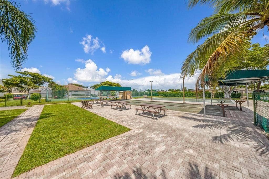 6770 Royal Palm Boulevard, #305L, Margate, FL 33063 shuffleboard2