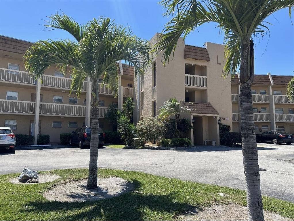 6770 Royal Palm Boulevard, #305L, Margate, FL 33063 ext bldg