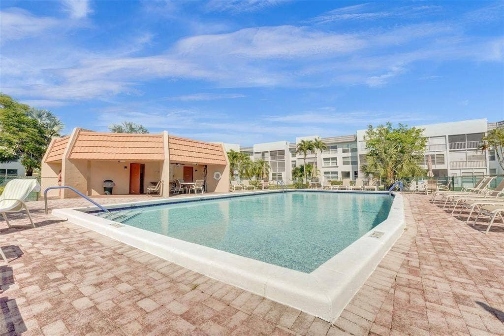 6770 Royal Palm Boulevard, #305L, Margate, FL 33063 pool4