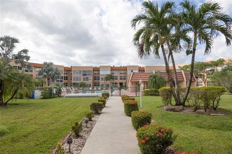 6770 Royal Palm Boulevard, #305L, Margate, FL 33063 ext front