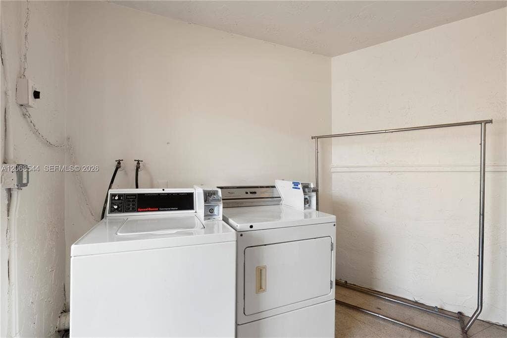 6770 Royal Palm Boulevard, #305L, Margate, FL 33063 laundry
