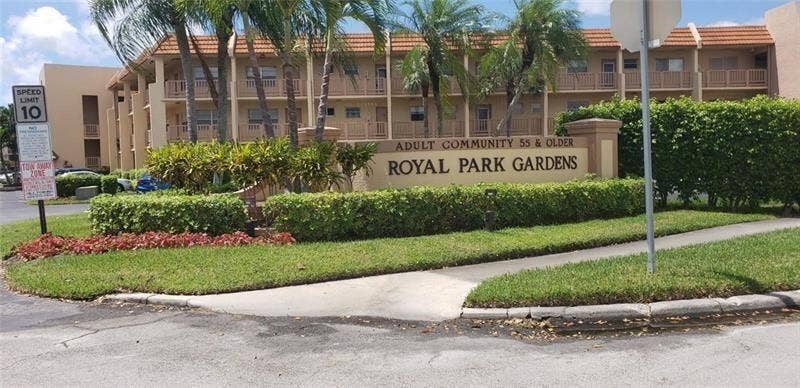 6770 Royal Palm Boulevard, #305L, Margate, FL 33063 signage