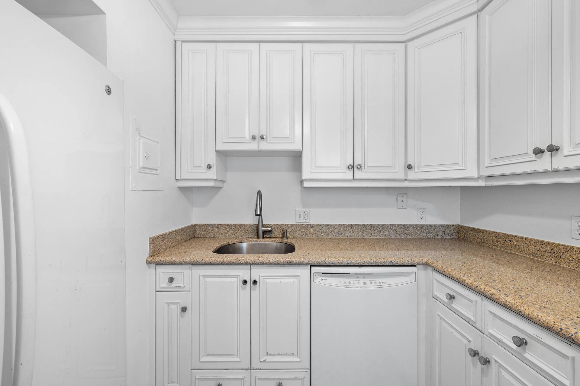 170 N OCEAN Boulevard, #411, Palm Beach, FL 33480 Kitchen