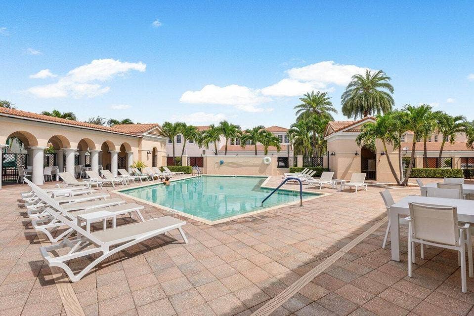 8221 NW 8TH Way, Boca Raton, FL 33487 Community Pool