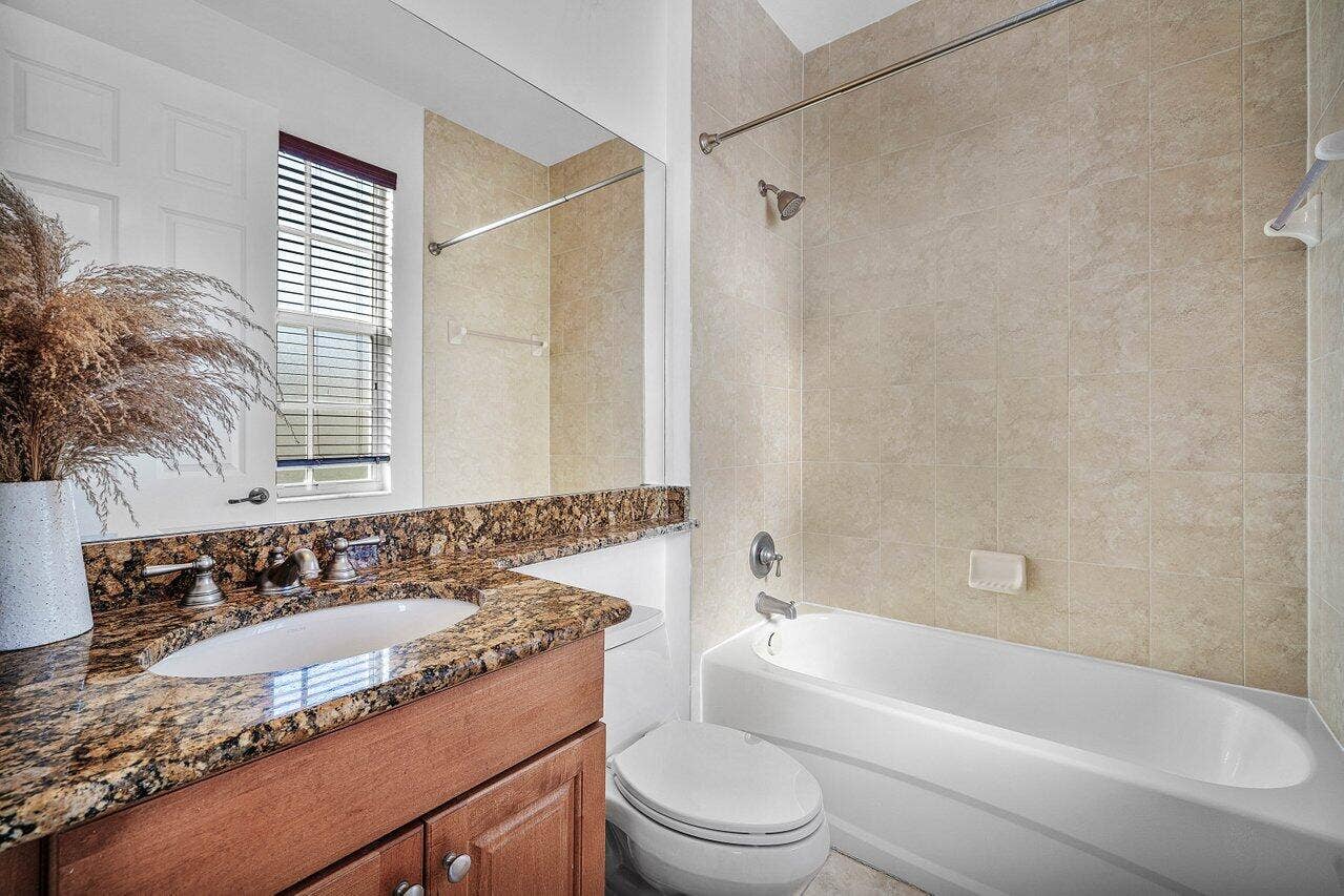 8221 NW 8TH Way, Boca Raton, FL 33487 2bd bathroom