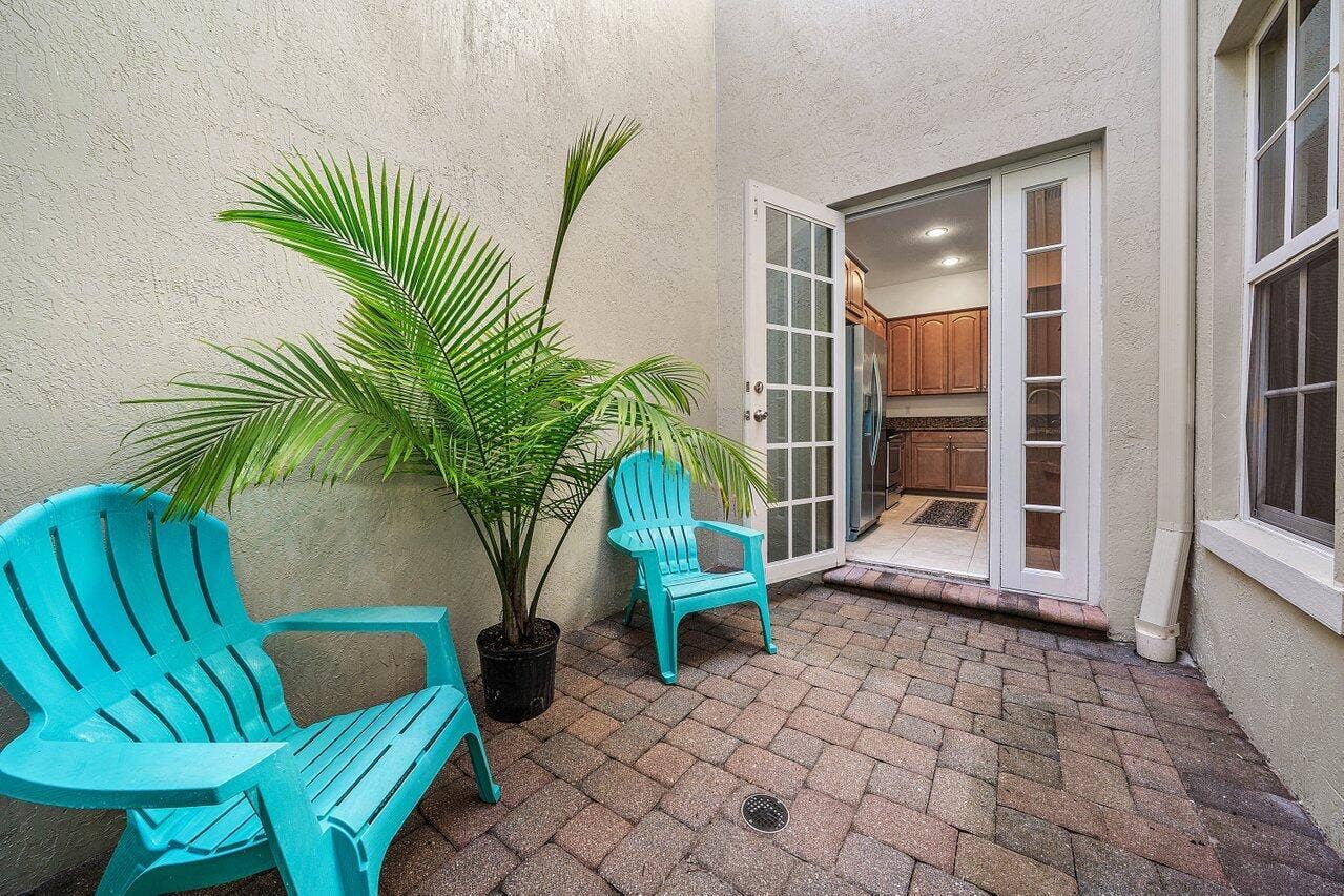 8221 NW 8TH Way, Boca Raton, FL 33487 Private Atrium Patio