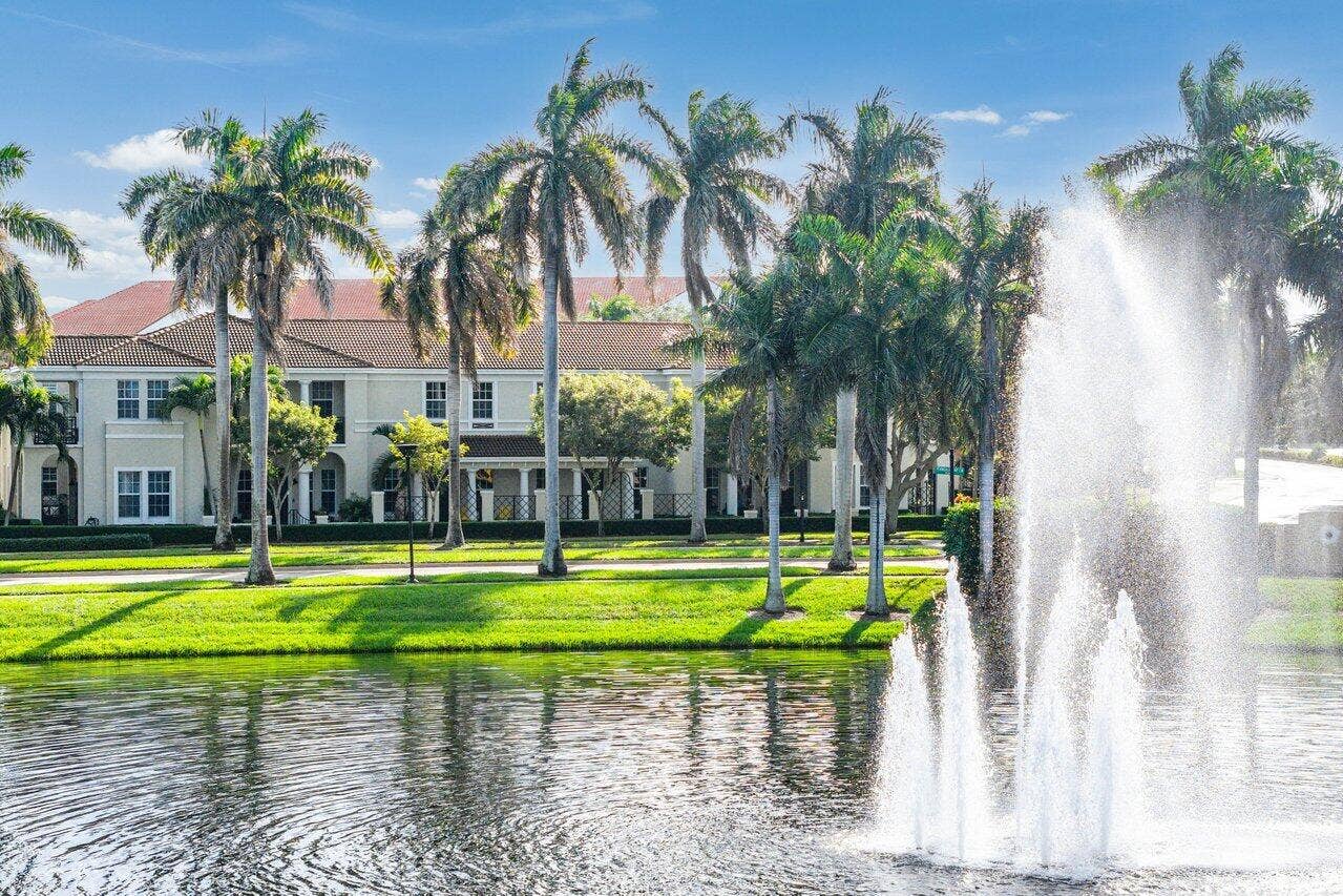 8221 NW 8TH Way, Boca Raton, FL 33487 Community Lake & Fountain