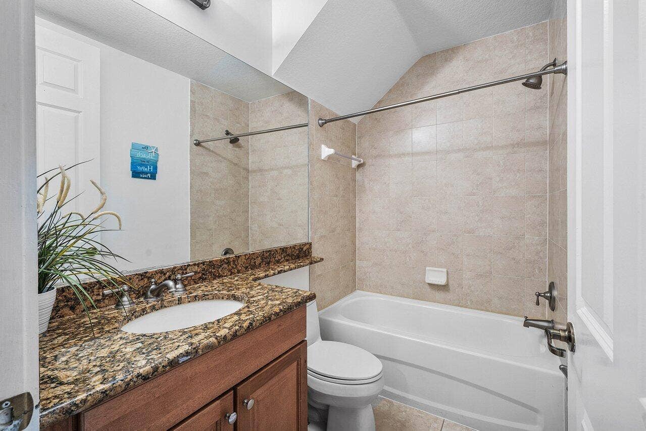 8221 NW 8TH Way, Boca Raton, FL 33487 Downstairs bathroom