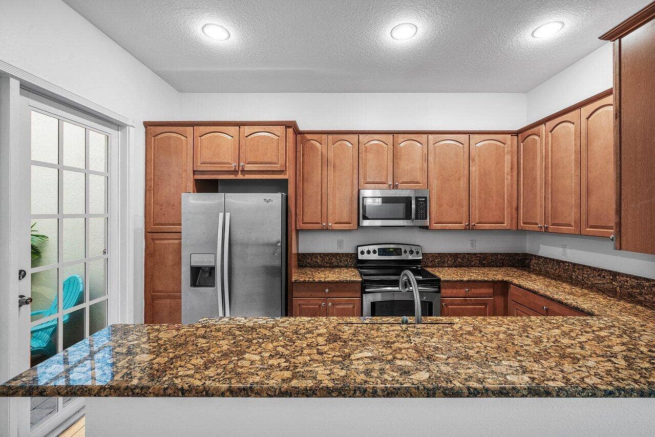 8221 NW 8TH Way, Boca Raton, FL 33487 Kitchen