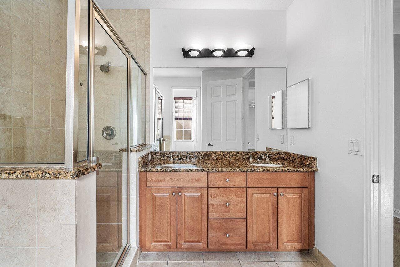 8221 NW 8TH Way, Boca Raton, FL 33487 Master bathroom