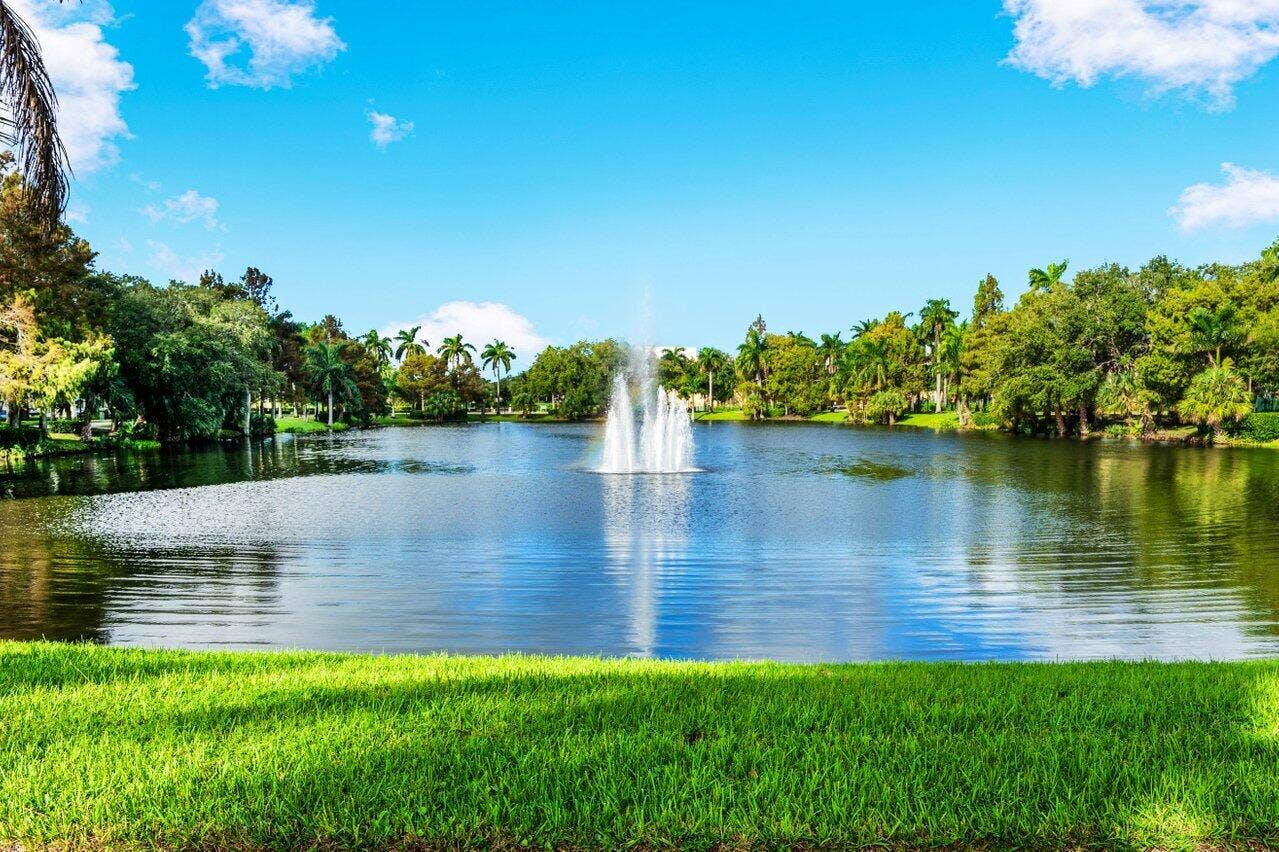 8221 NW 8TH Way, Boca Raton, FL 33487 Community Lake & Fountain