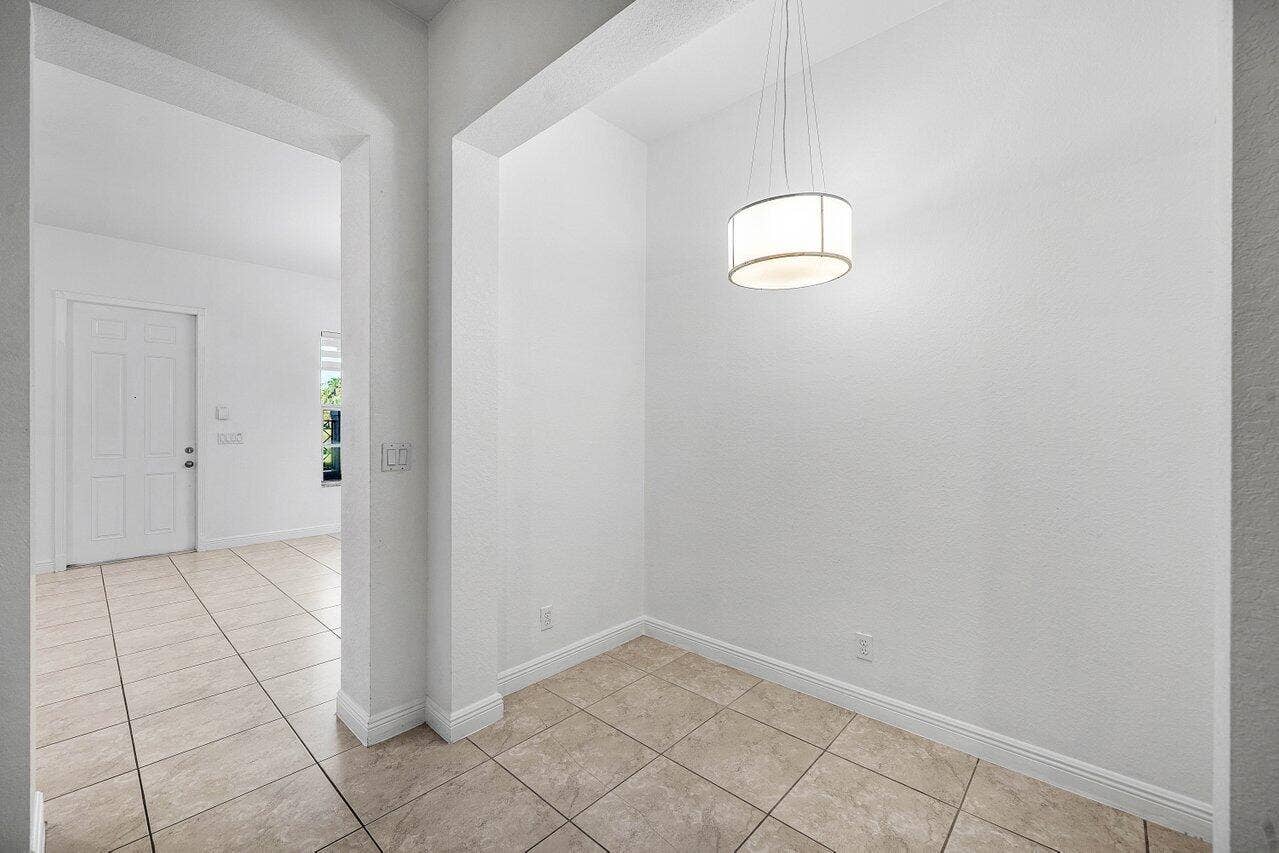 8221 NW 8TH Way, Boca Raton, FL 33487 Breakfast Area
