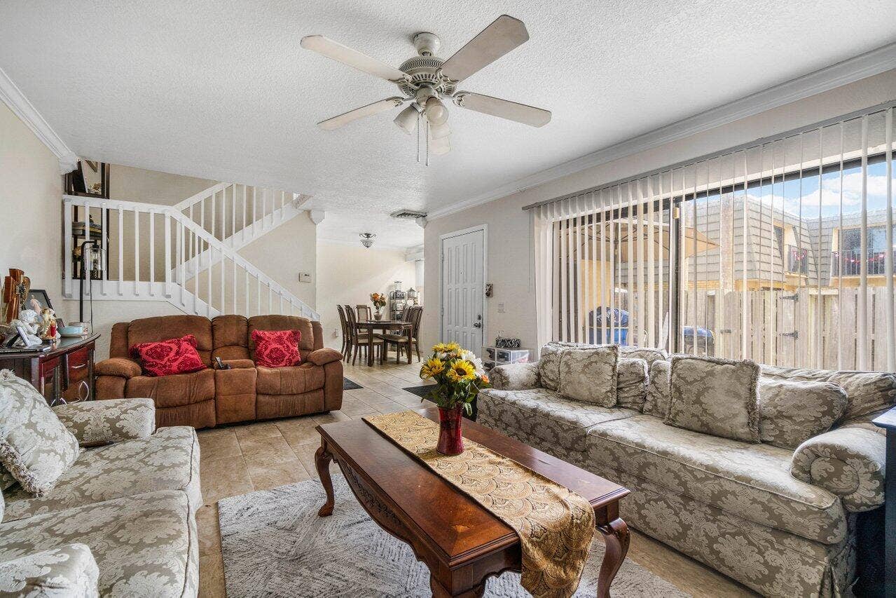221 2ND Way, West Palm Beach, FL 33407 009-2212ndWay-WestPalmBeach-FL-33407-SMA