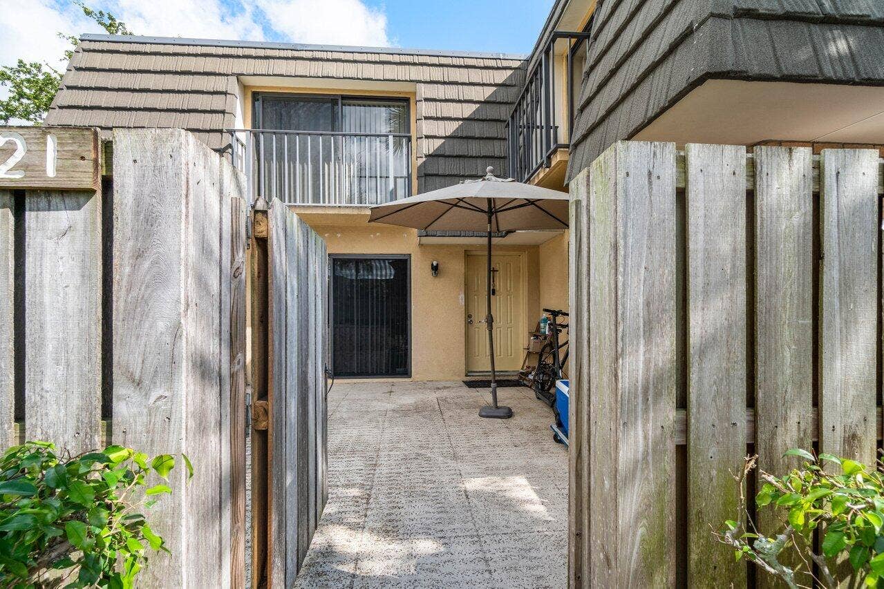 221 2ND Way, West Palm Beach, FL 33407 005-2212ndWay-WestPalmBeach-FL-33407-SMA