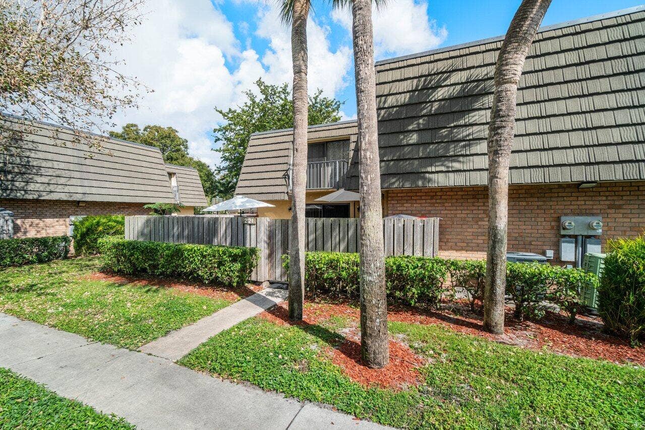 221 2ND Way, West Palm Beach, FL 33407 002-2212ndWay-WestPalmBeach-FL-33407-SMA