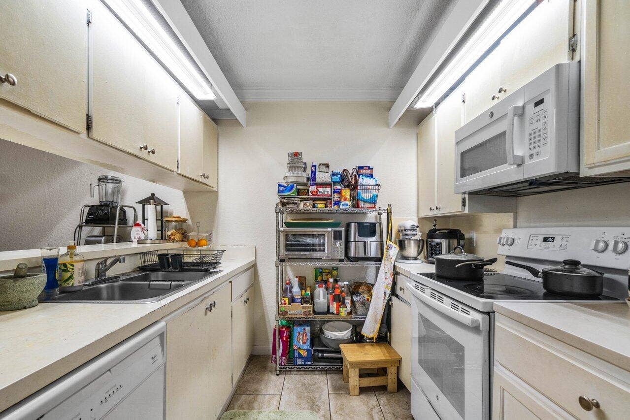 221 2ND Way, West Palm Beach, FL 33407 012-2212ndWay-WestPalmBeach-FL-33407-SMA