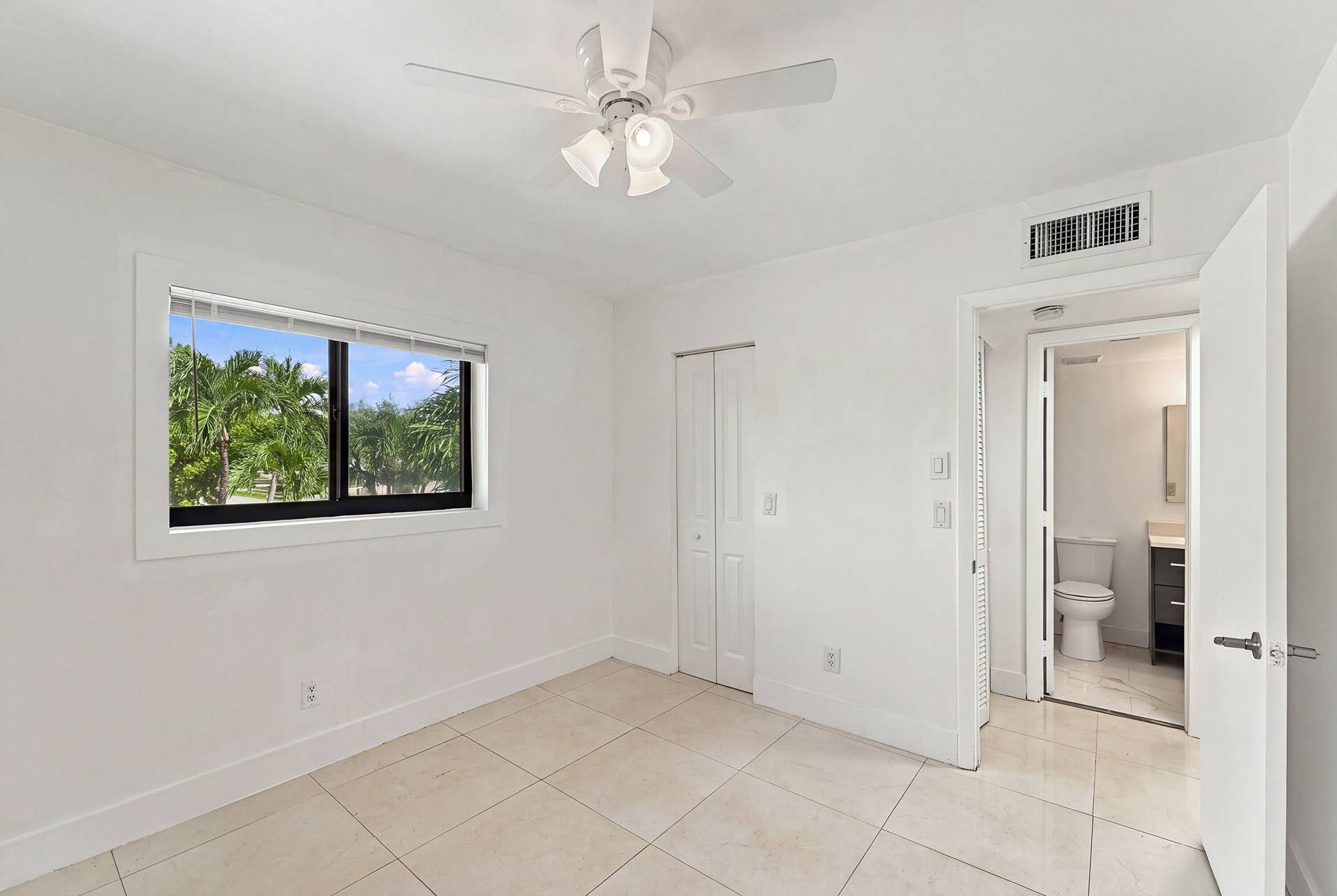 2907 NE 8TH Terrace, #201, Oakland Park, FL 33334 13_dsc07889_reedit_0152d35f