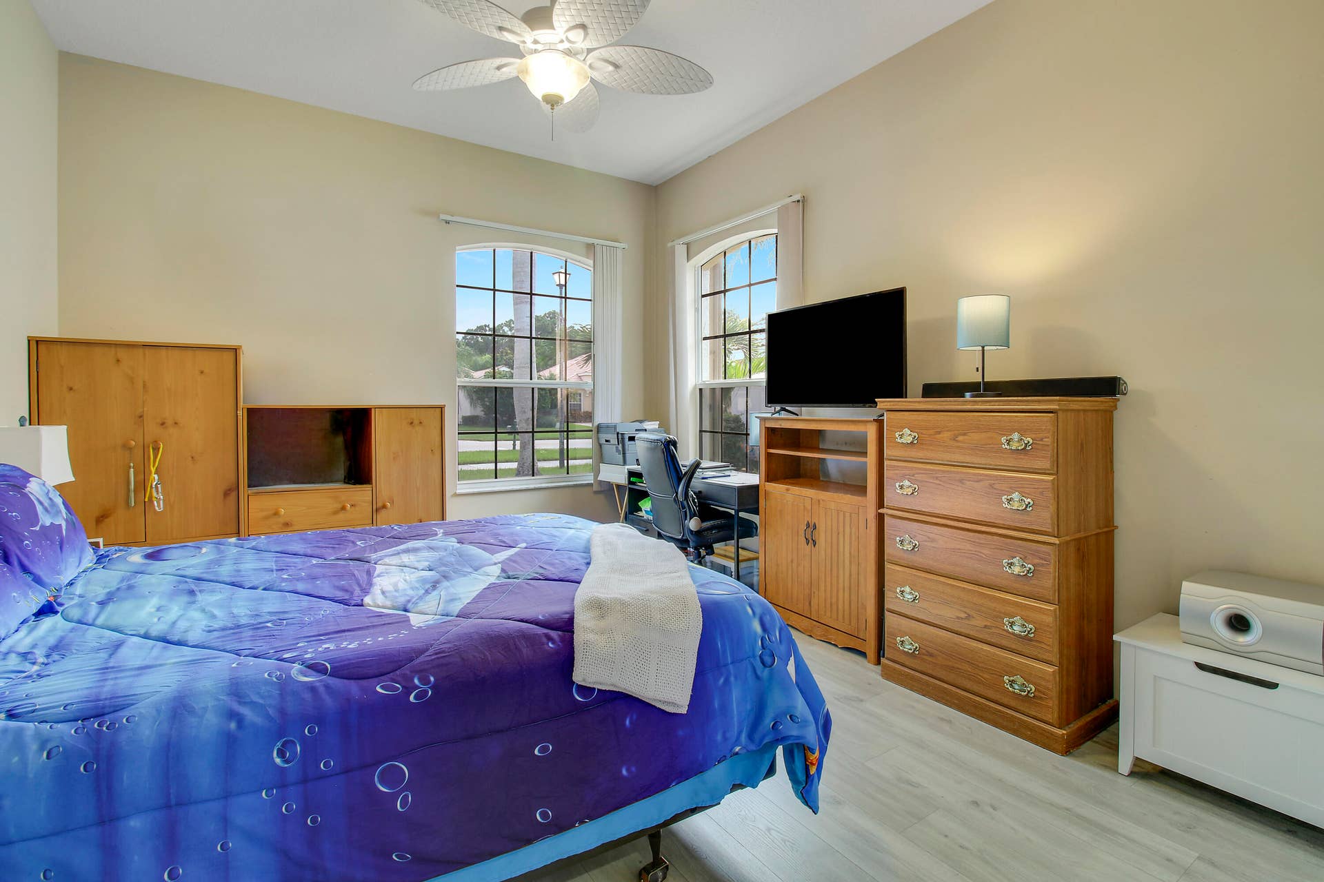 636 SW Lake Charles Circle, Port St Lucie, FL 34986 Room 3