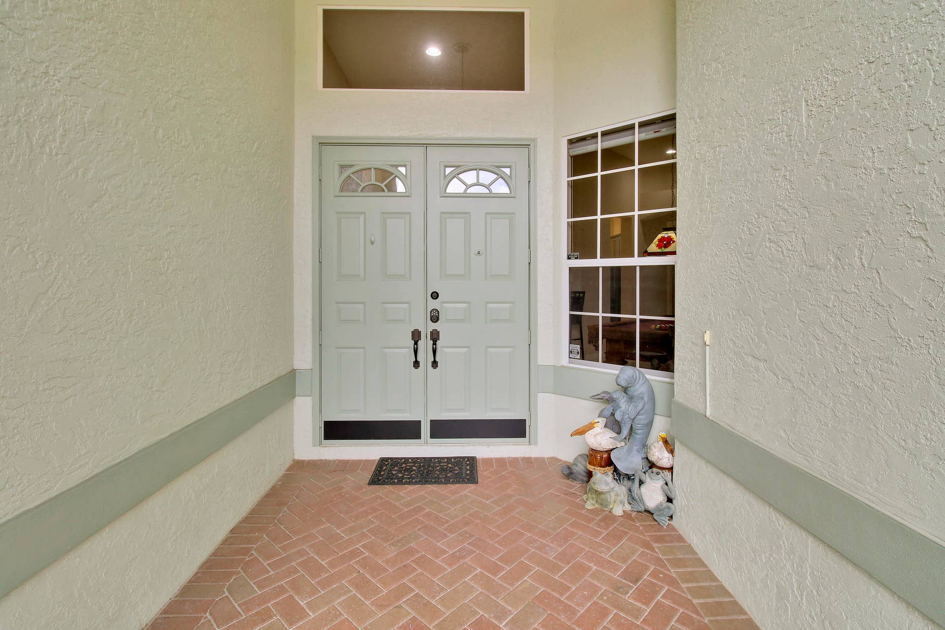 636 SW Lake Charles Circle, Port St Lucie, FL 34986 Front View