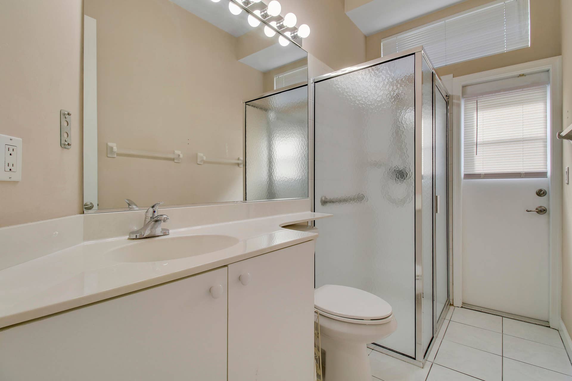 636 SW Lake Charles Circle, Port St Lucie, FL 34986 Bath 3