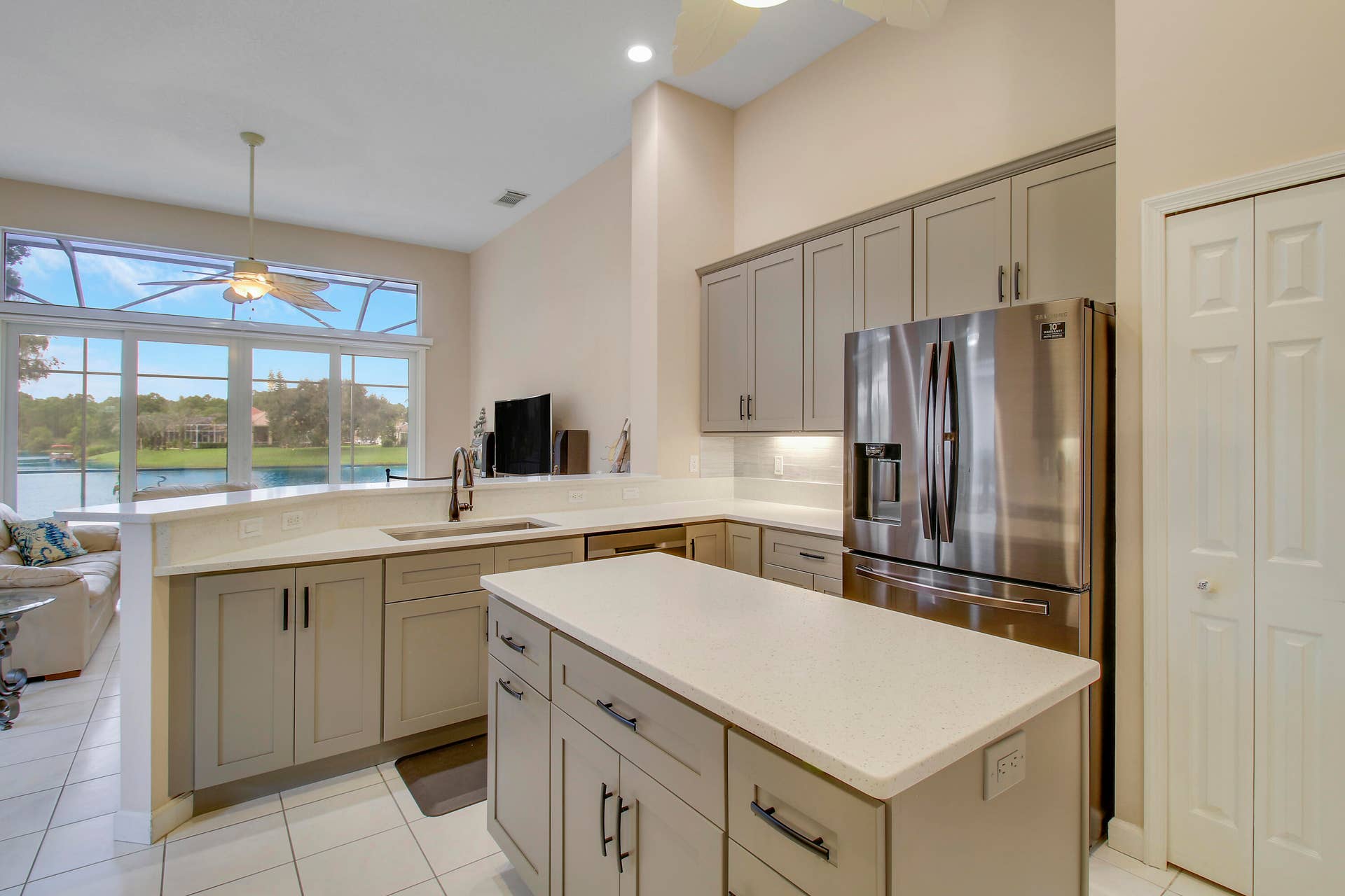 636 SW Lake Charles Circle, Port St Lucie, FL 34986 Kitchen