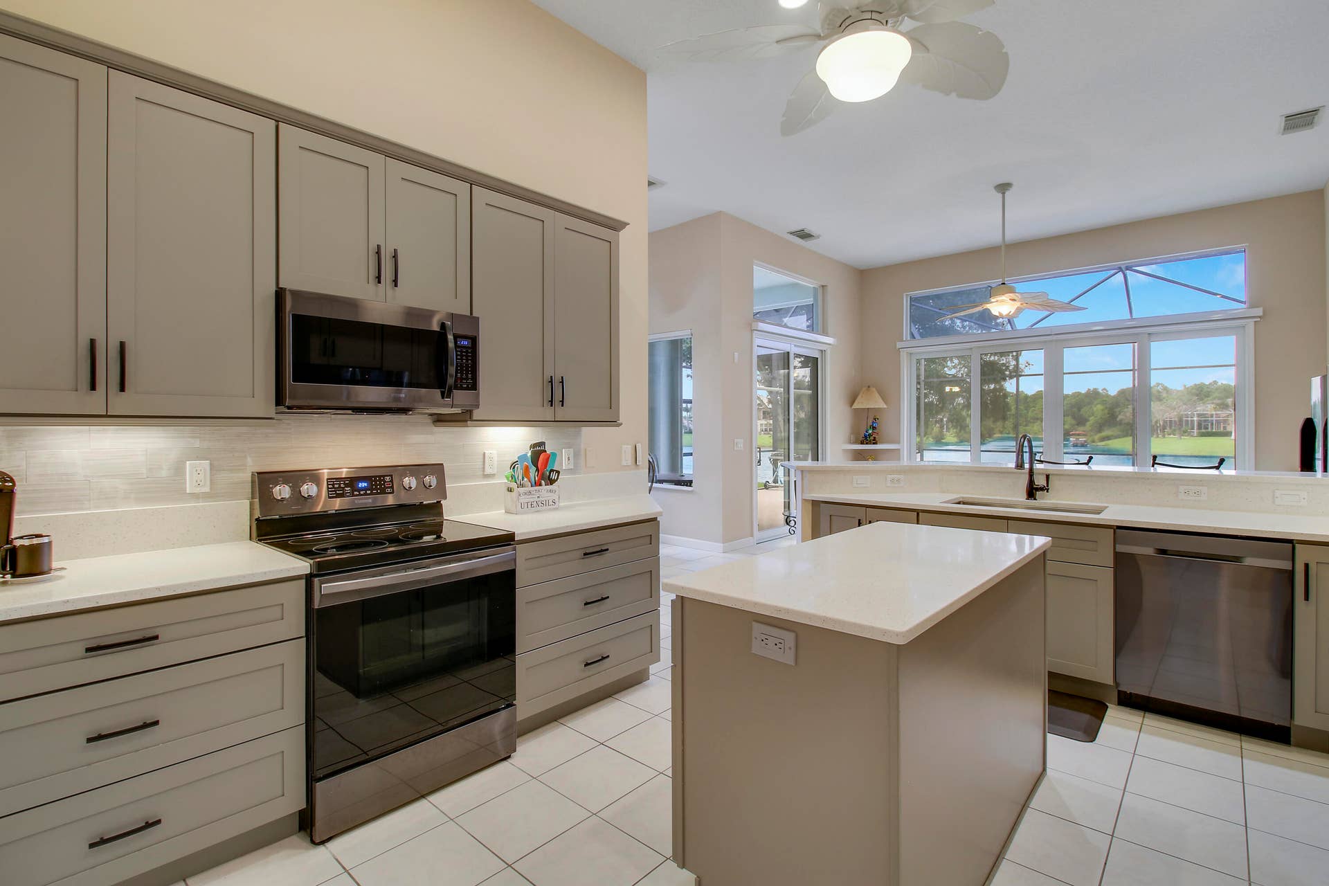 636 SW Lake Charles Circle, Port St Lucie, FL 34986 Kitchen