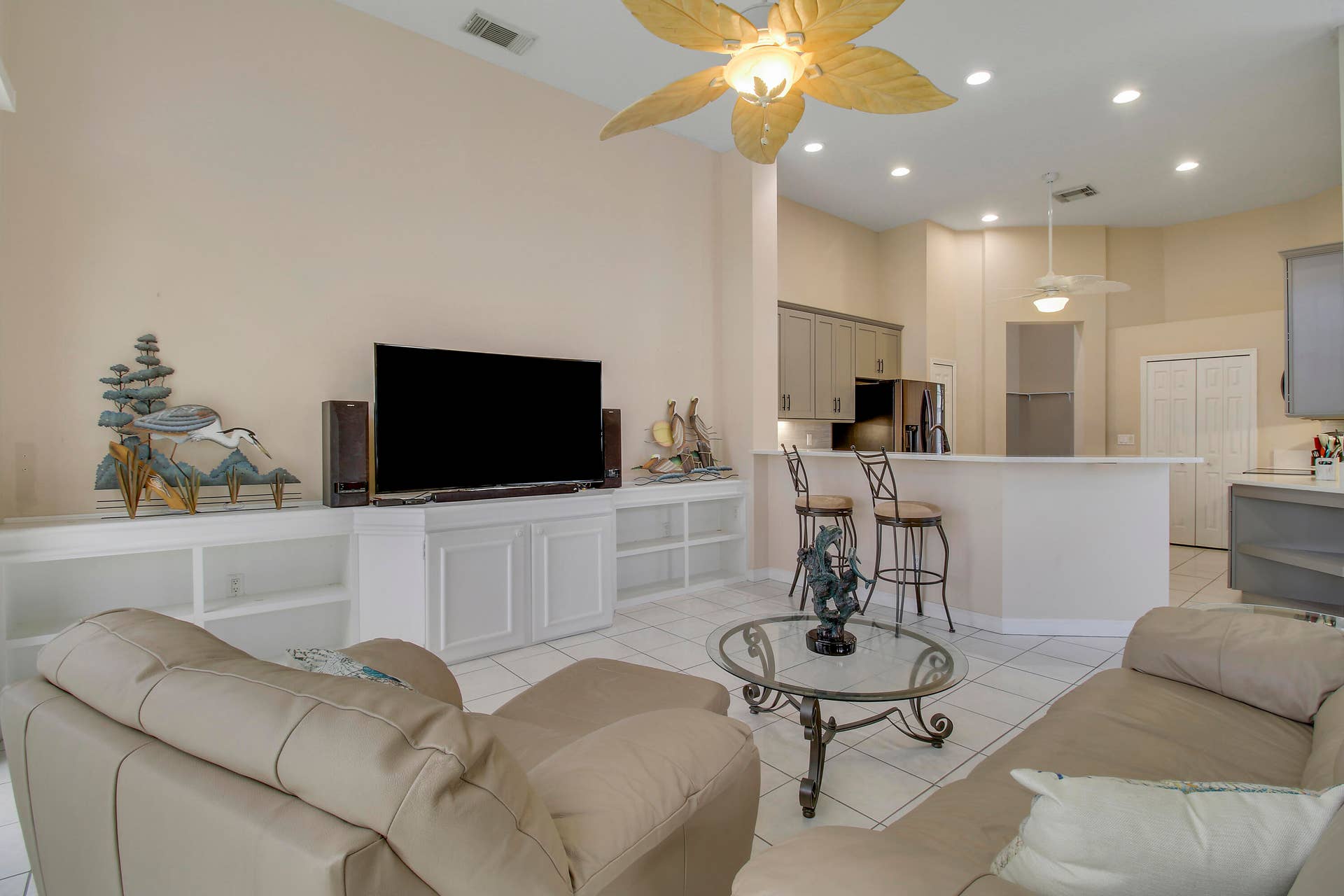 636 SW Lake Charles Circle, Port St Lucie, FL 34986 Family Room/Kitchen
