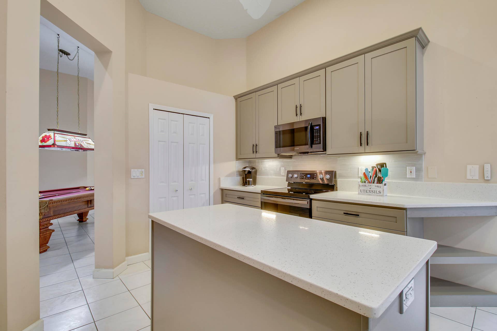 636 SW Lake Charles Circle, Port St Lucie, FL 34986 Kitchen