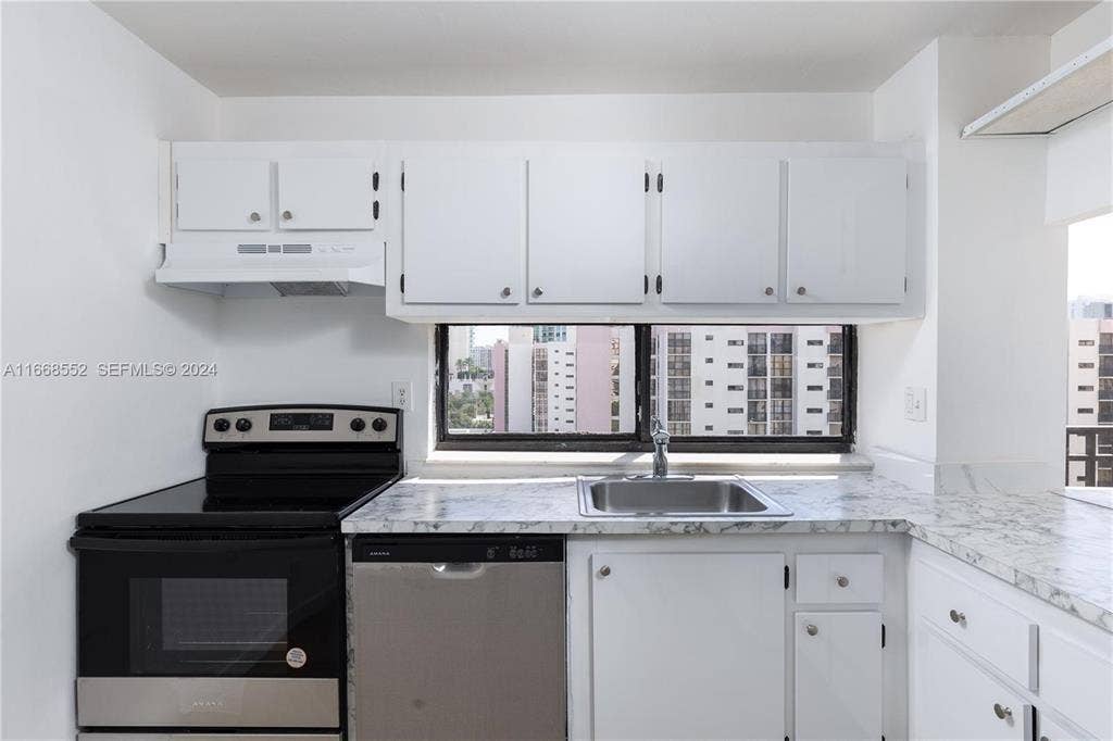 17011 N BAY Road, #919, Sunny Isles Beach, Sunny Isles Beach, FL 33160 GetMedia - 2026-10-30T184301.306