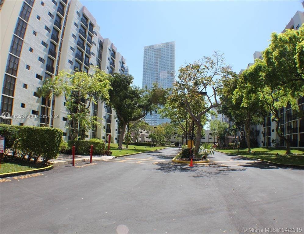 17011 N BAY Road, #919, Sunny Isles Beach, Sunny Isles Beach, FL 33160 GetMedia - 2026-10-30T184435.297