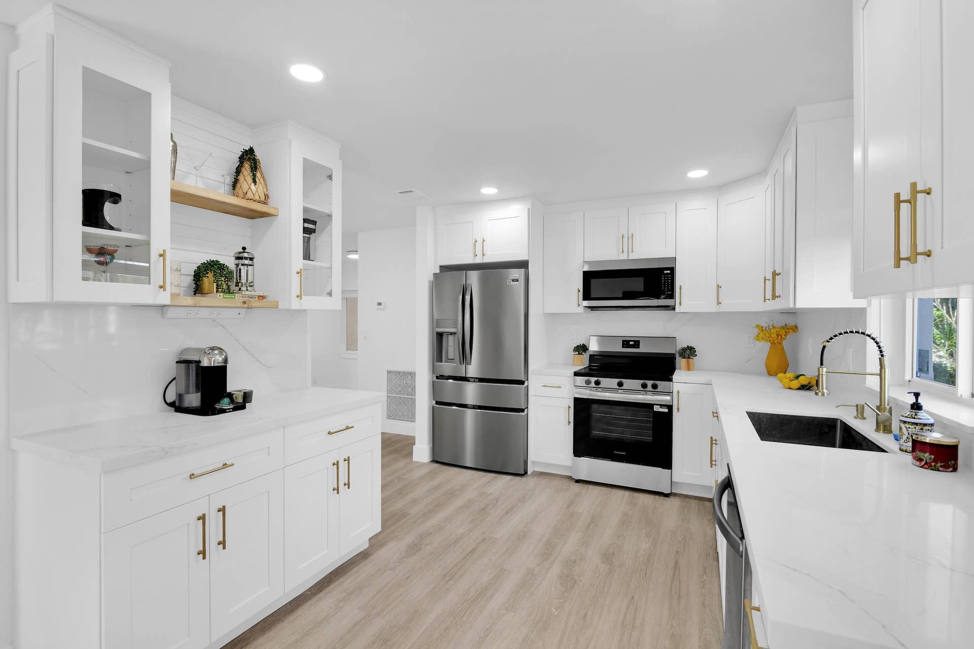 6068 VIA DIANA, Delray Beach, FL 33484 kitchen