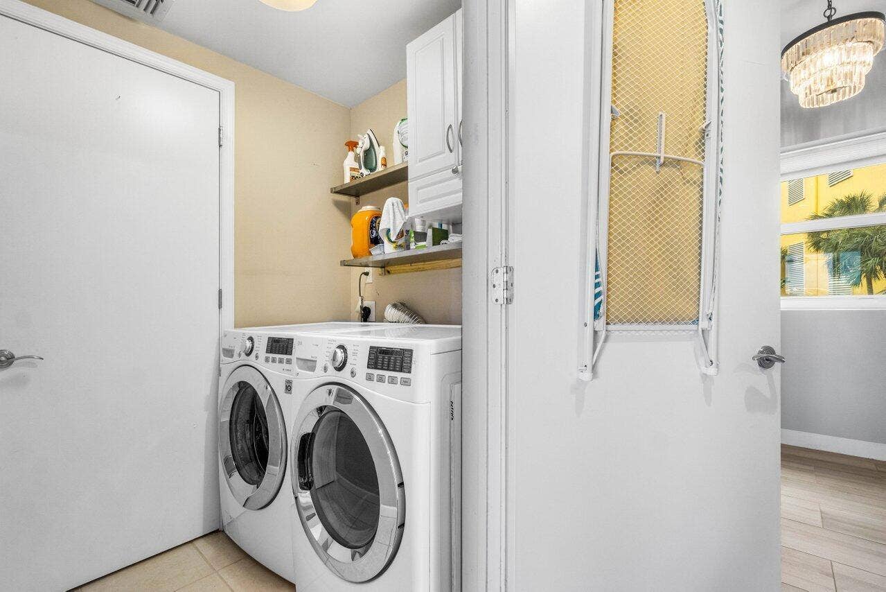 2650 Lake Shore Drive, #201, West Palm Beach, FL 33404 Laundry Room
