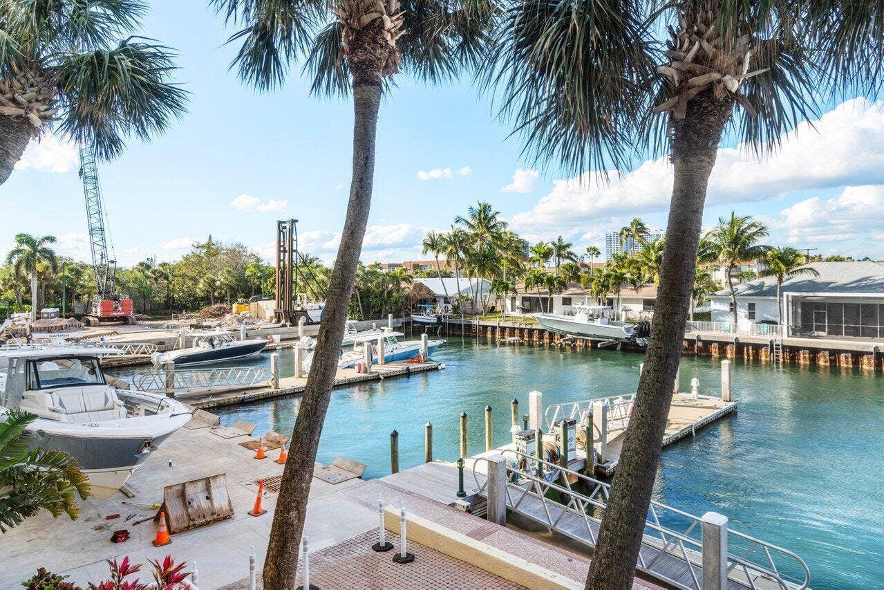 2650 Lake Shore Drive, #201, West Palm Beach, FL 33404 029-2640LakeShoreDrive-RivieraBeach-FL-3