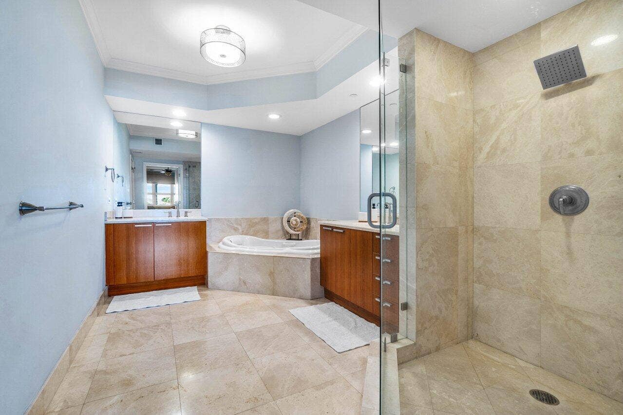 2650 Lake Shore Drive, #201, West Palm Beach, FL 33404 Primary Bath