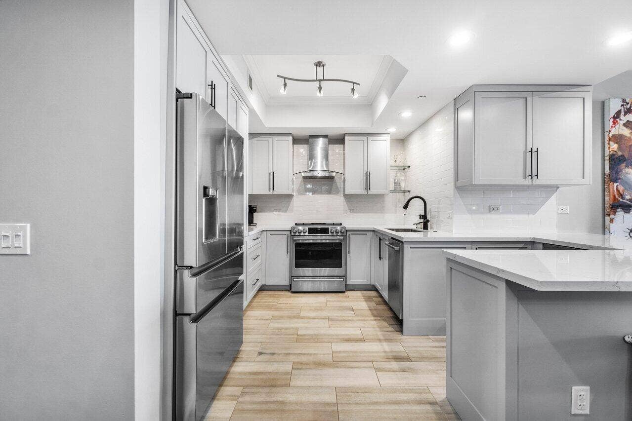 2650 Lake Shore Drive, #201, West Palm Beach, FL 33404 Expanded Custom Kitchen