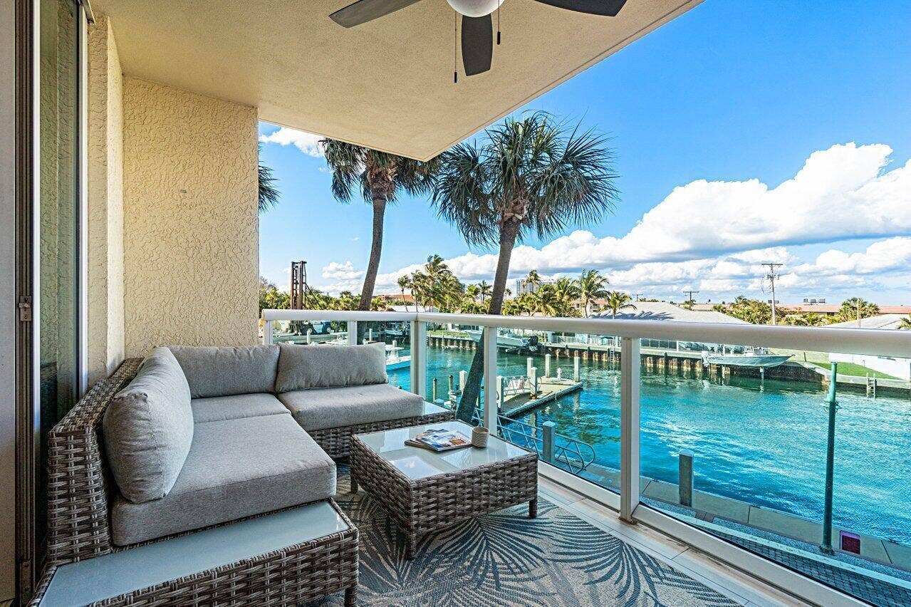 2650 Lake Shore Drive, #201, West Palm Beach, FL 33404 Covered Patio