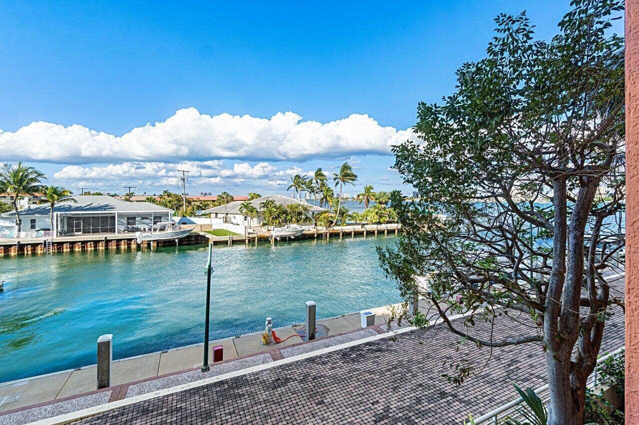 2650 Lake Shore Drive, #201, West Palm Beach, FL 33404 marina views