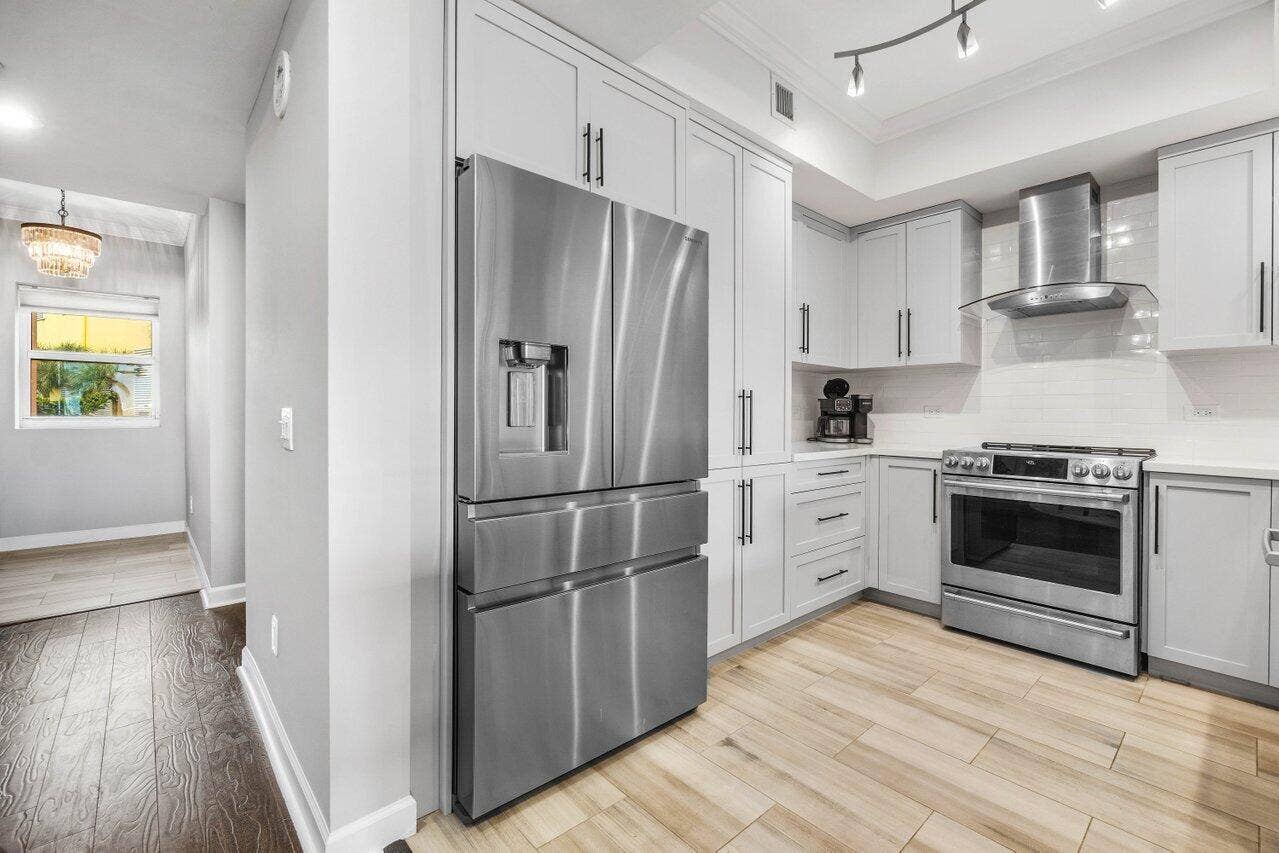 2650 Lake Shore Drive, #201, West Palm Beach, FL 33404 Stainless Appliances