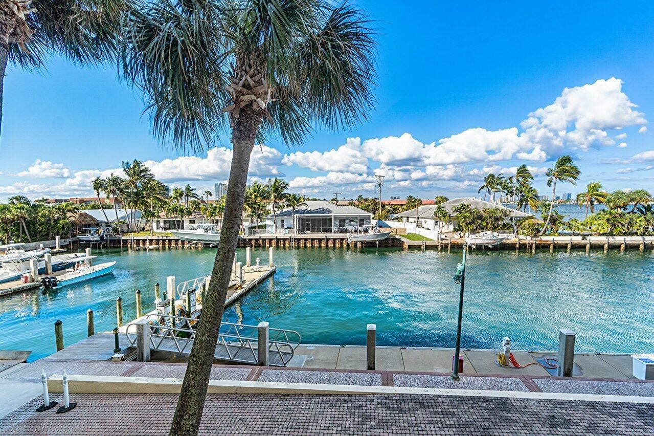2650 Lake Shore Drive, #201, West Palm Beach, FL 33404 Just Off the Intracoastal