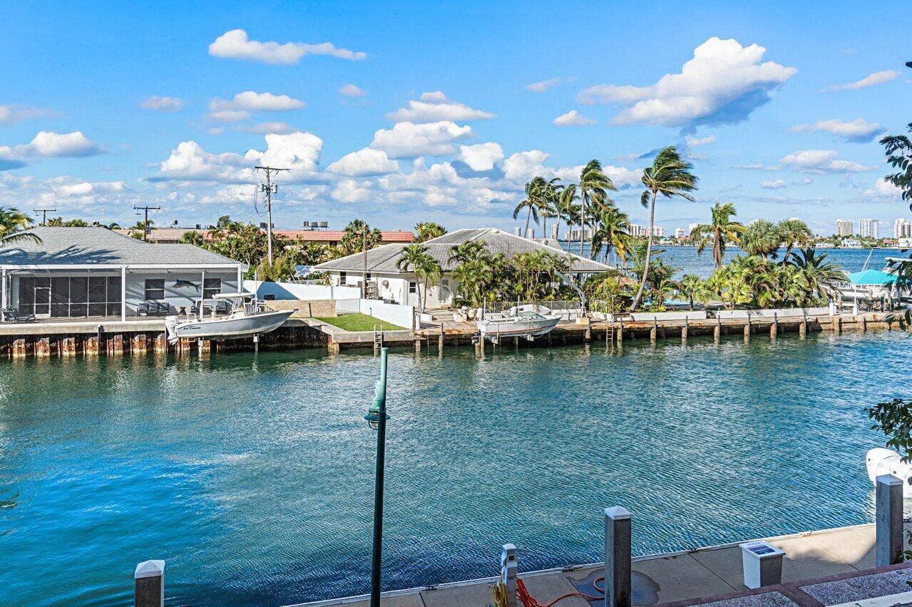 2650 Lake Shore Drive, #201, West Palm Beach, FL 33404 waterfront