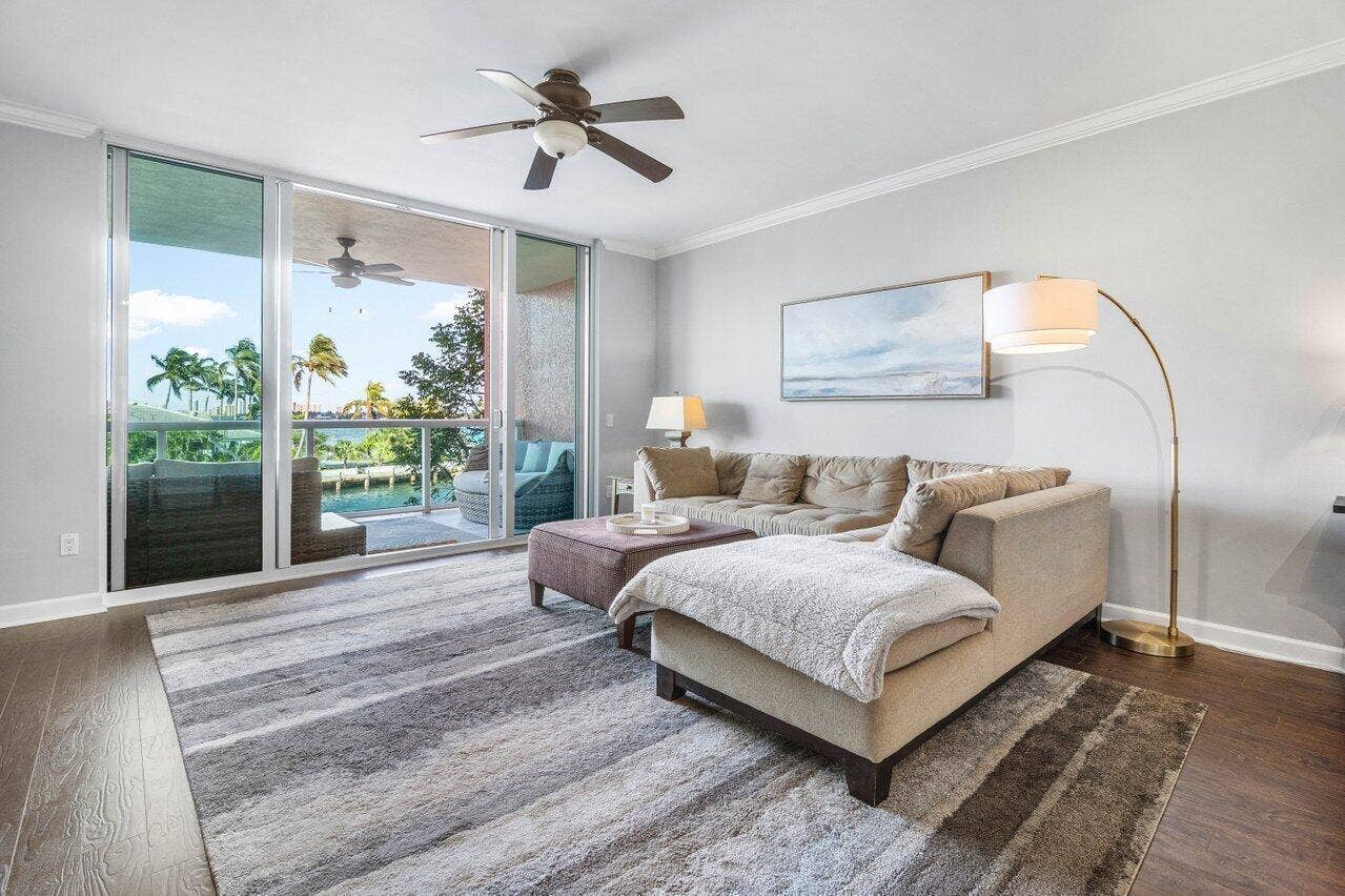 2650 Lake Shore Drive, #201, West Palm Beach, FL 33404 Living Area