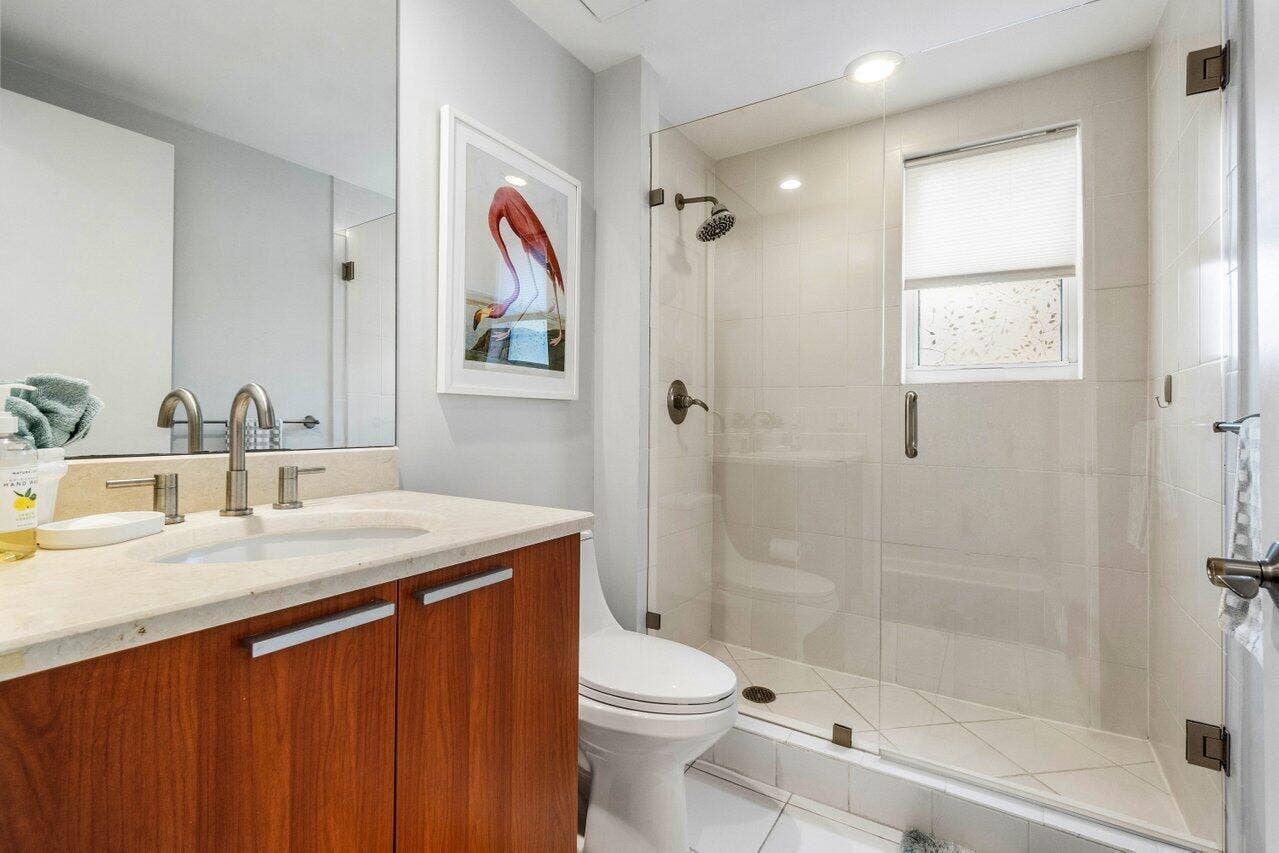 2650 Lake Shore Drive, #201, West Palm Beach, FL 33404 Guest Bath