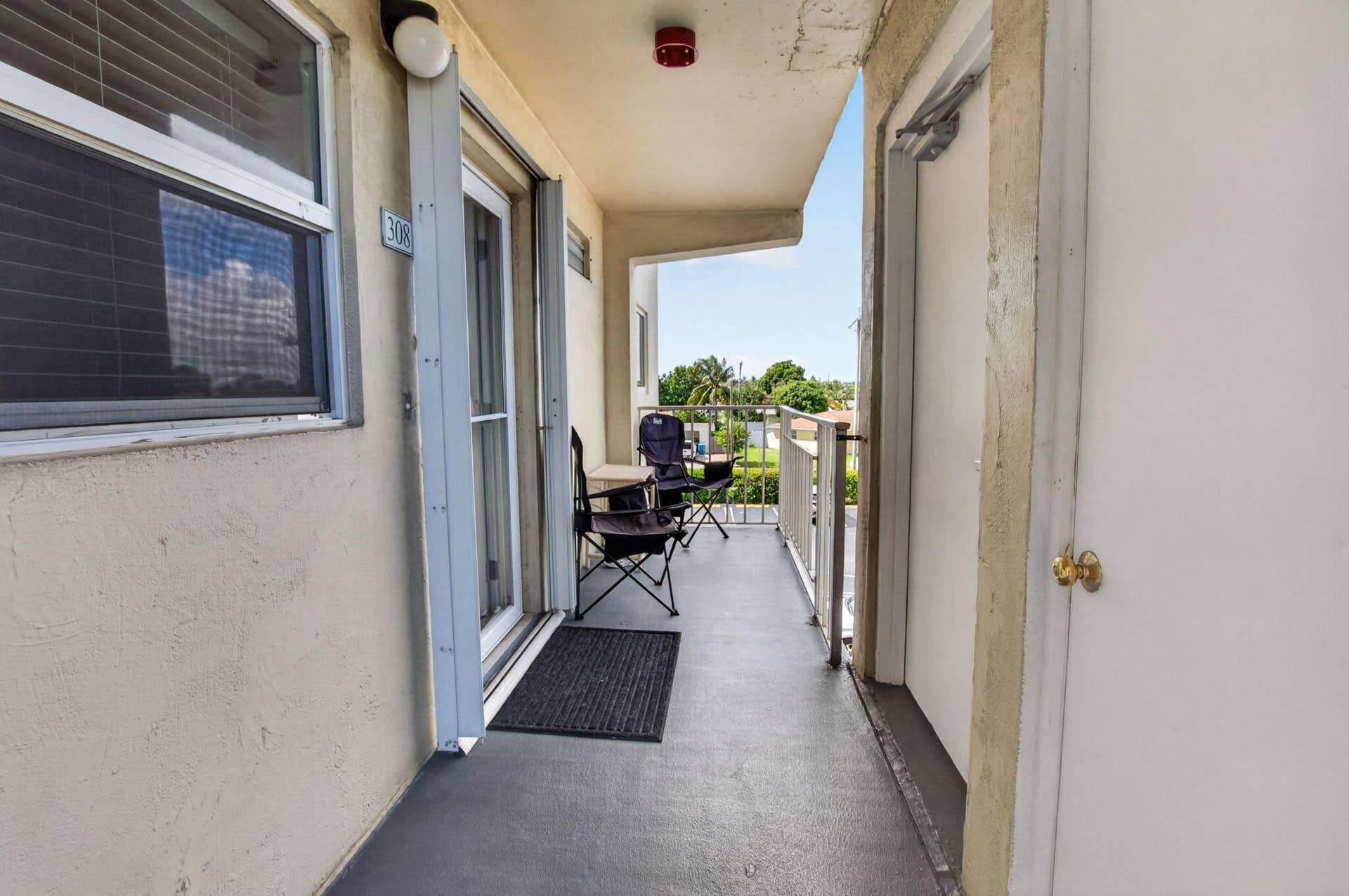 Front door w/sitting area