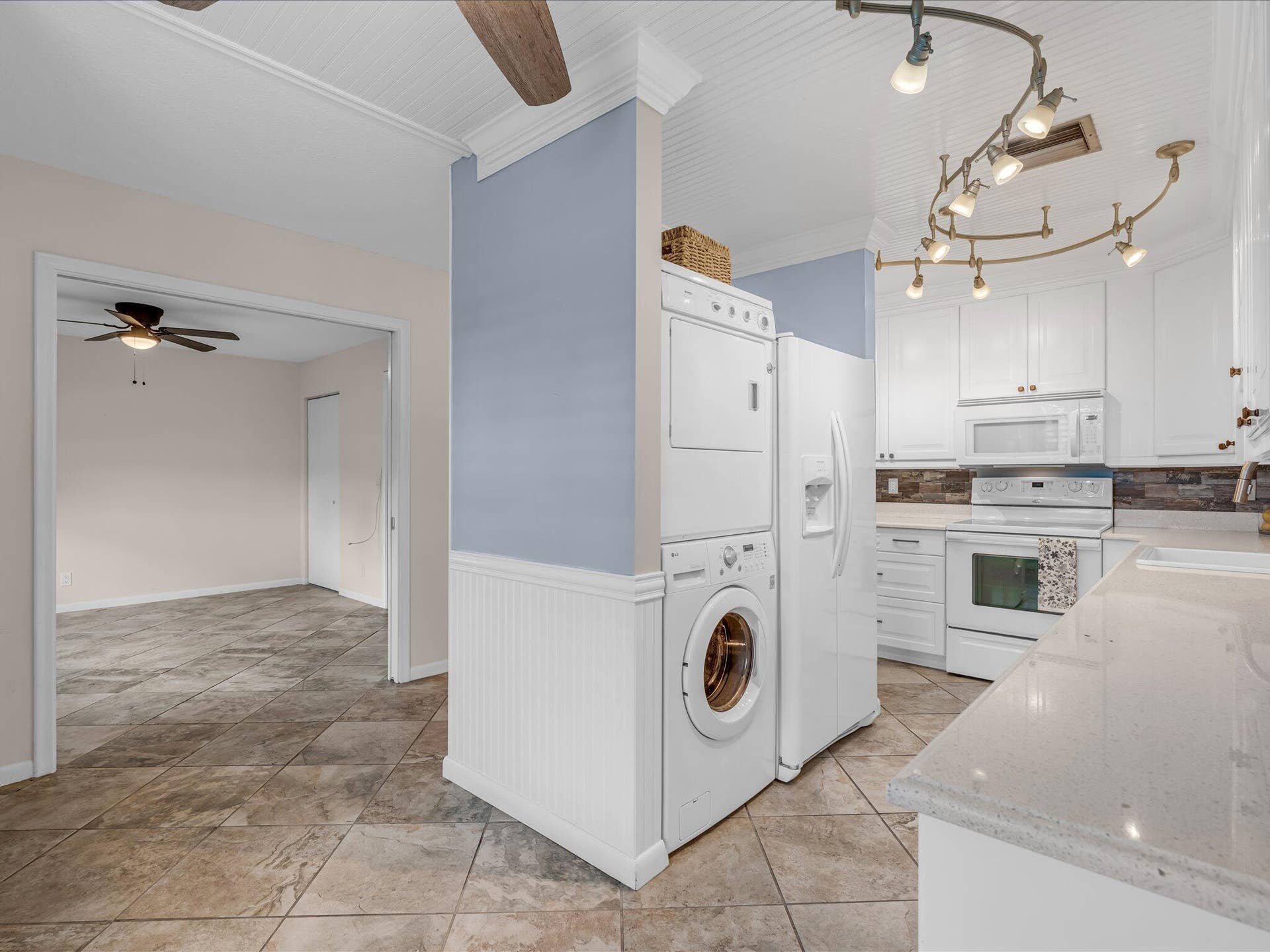 1151 CALAMONDIN Terrace, #103, Delray Beach, FL 33445 Washer & Dryer